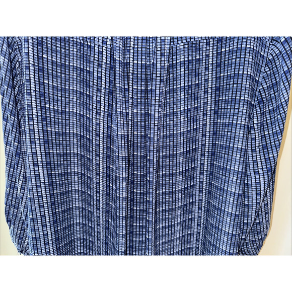 NYDJ's Blue Pintuck Blouse three-quarter-sleeved Size 1X - Picture 7 of 10